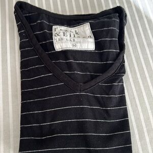 Frank &Eileen tee lab black with white stripe shirt